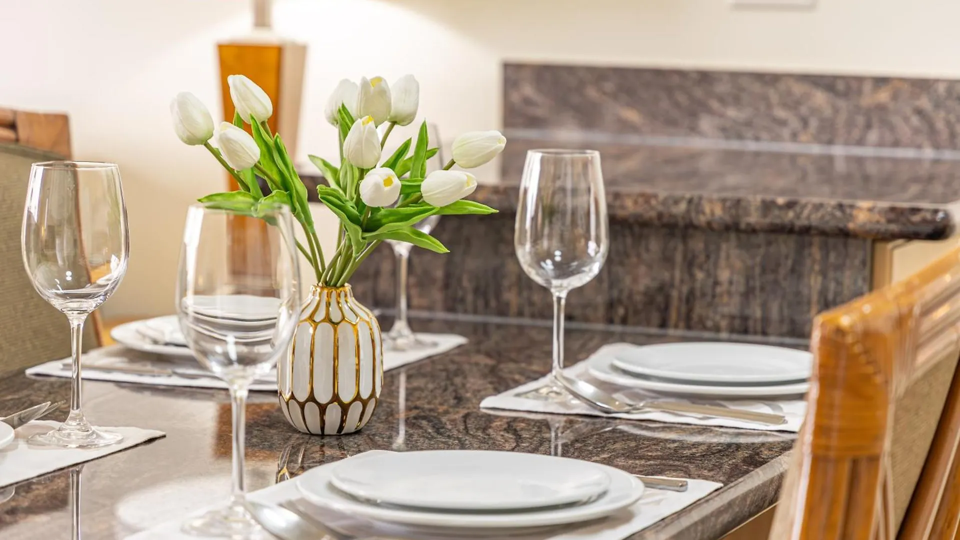 Cozy & Diamond Head View At Waikiki With Parking Apartment Honolulu